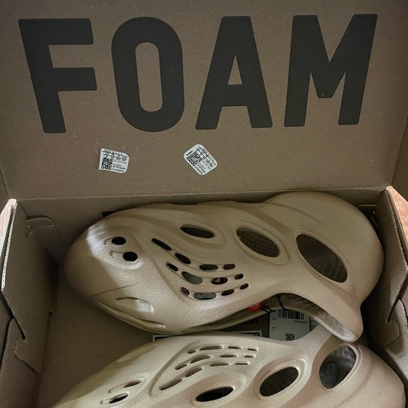 Yezzy Foam Runner Taupe Size 8 - Picture 5 of 8